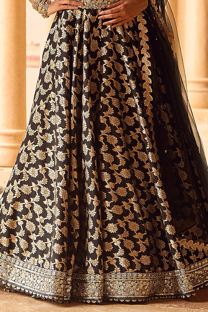 Black Brocade Thread Embroidered Lehenga Set by Lashkaraa at Pernia's Pop Up Shop
