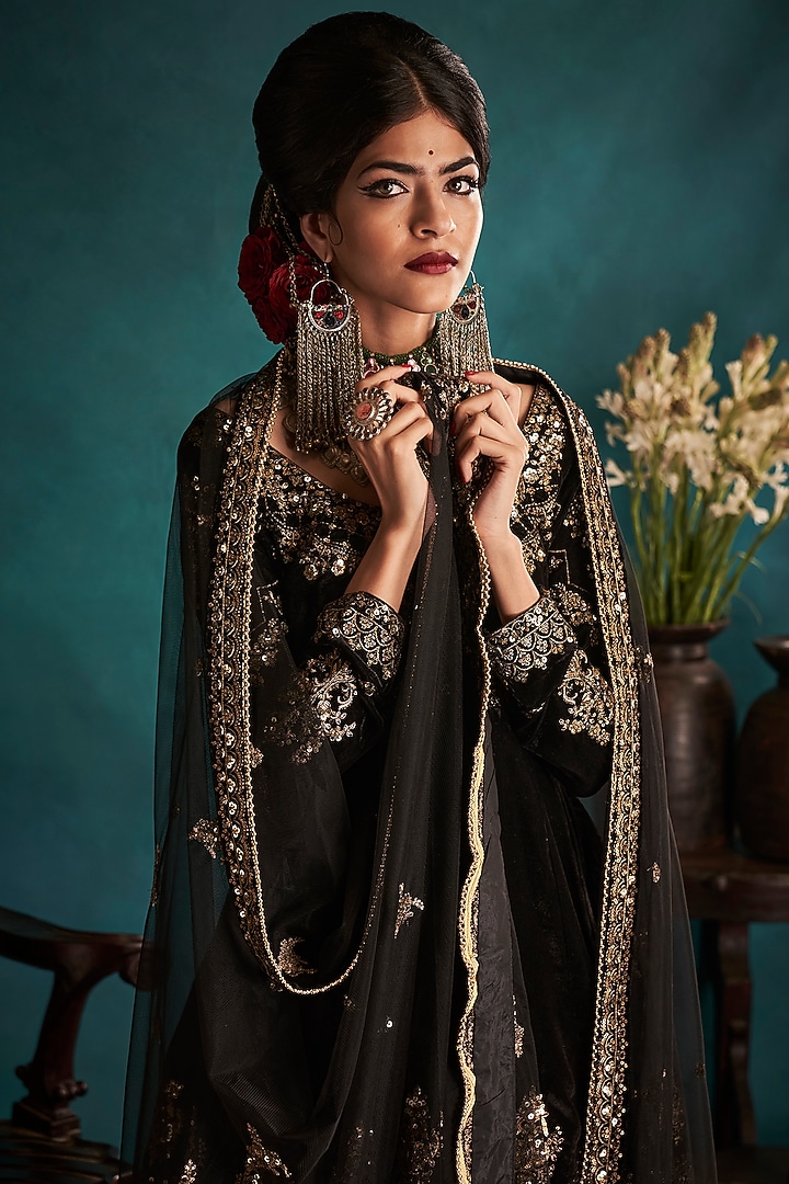 Black Embellished Kurta Set by Lashkaraa at Pernia's Pop Up Shop