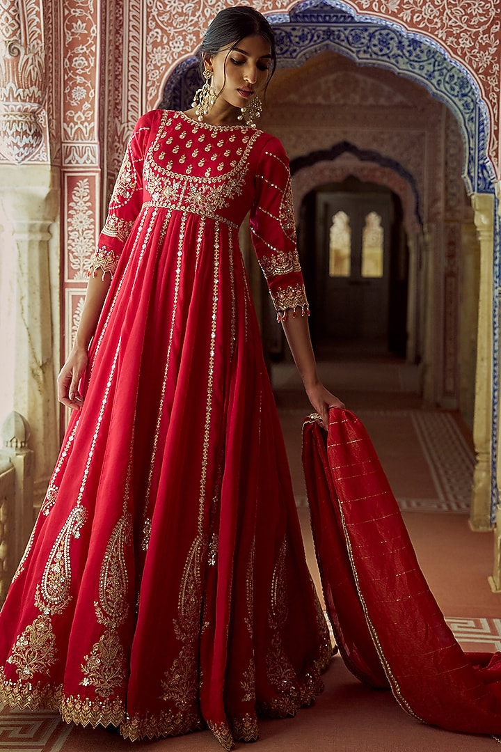 Red Silk Thread Embroidered Party Wear Anarkali Set by Lashkaraa at Pernia's Pop Up Shop
