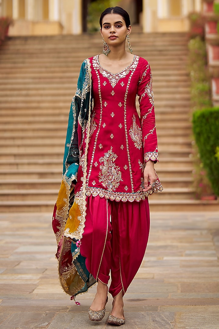 Pink Viscose Silk Thread Embroidered Kurta Set by Lashkaraa at Pernia's Pop Up Shop