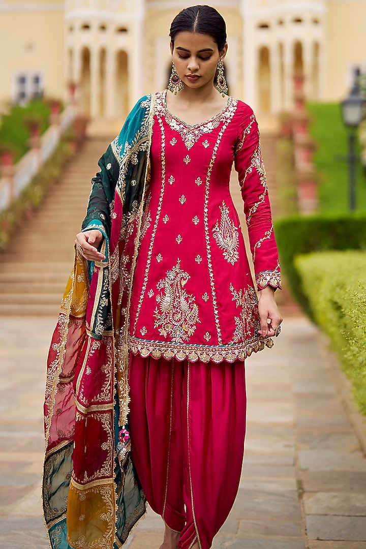 Pink Viscose Silk Thread Embroidered Kurta Set by Lashkaraa at Pernia's Pop Up Shop