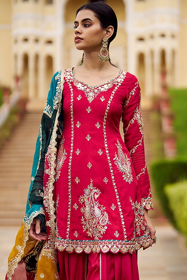 Pink Viscose Silk Thread Embroidered Kurta Set by Lashkaraa at Pernia's Pop Up Shop