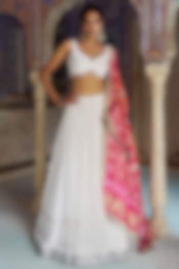 White Pure Bandhani Modal Gajji Silk Hand Embellished Wedding Lehenga Set by Lashkaraa at Pernia's Pop Up Shop