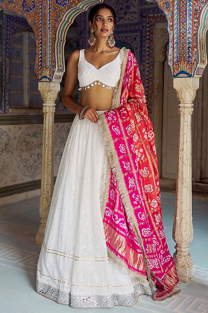 White Pure Bandhani Modal Gajji Silk Hand Embellished Wedding Lehenga Set by Lashkaraa at Pernia's Pop Up Shop