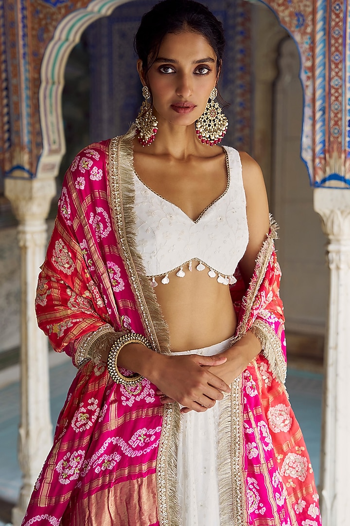 White Pure Bandhani Modal Gajji Silk Hand Embellished Wedding Lehenga Set by Lashkaraa at Pernia's Pop Up Shop