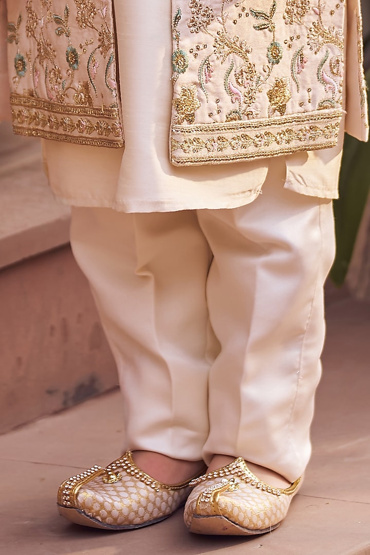 Gold Silk Zari & Thread Embroidered Sherwani Set For Boys by Lashkaraa Kids at Pernia's Pop Up Shop