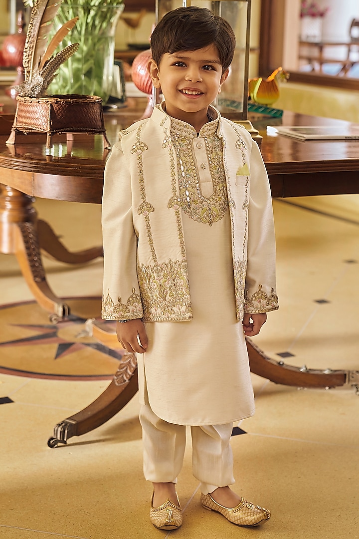 Cream Silk Zari & Thread Embroidered Sherwani Set For Boys by Lashkaraa Kids at Pernia's Pop Up Shop