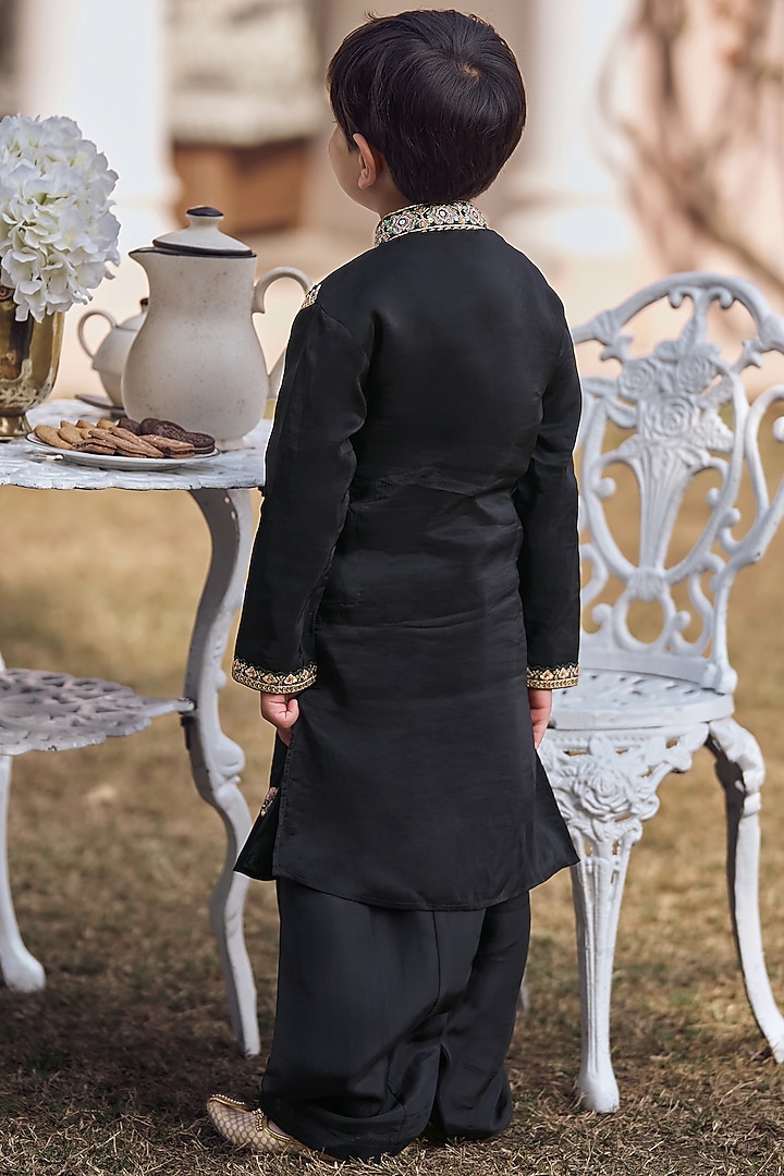Black Silk Zari & Thread Embroidered Kurta Set For Boys by Lashkaraa Kids at Pernia's Pop Up Shop