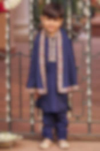 Navy Blue Silk Thread Embroidered Kurta Set For Boys by Lashkaraa Kids at Pernia's Pop Up Shop