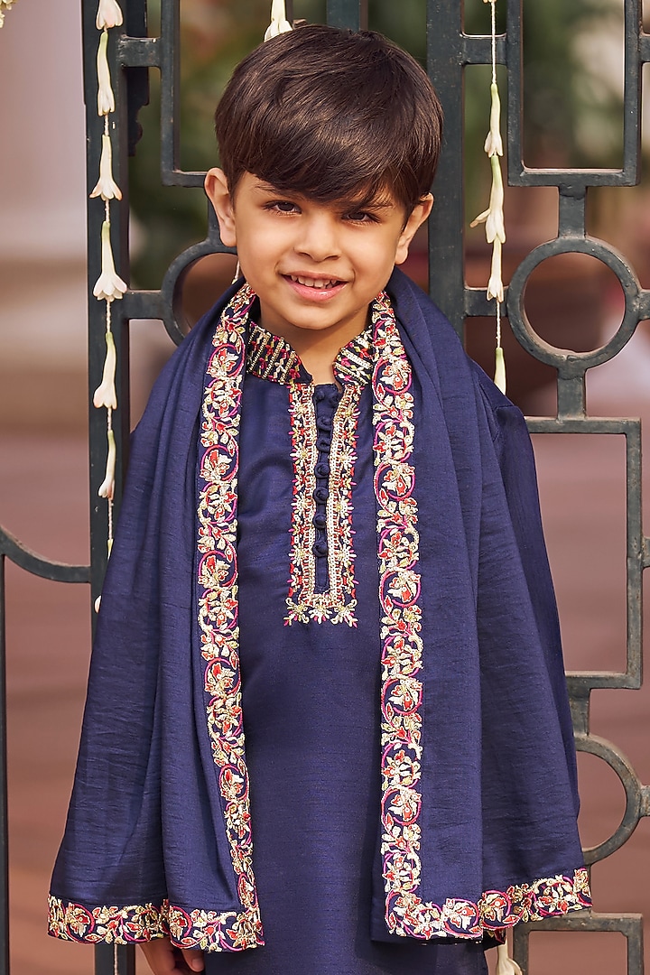 Navy Blue Silk Thread Embroidered Kurta Set For Boys by Lashkaraa Kids at Pernia's Pop Up Shop