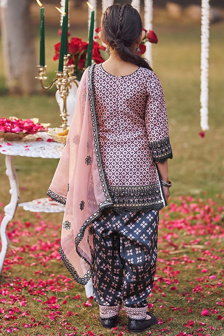 Black Silk Zari & Stone Embroidered Kurta Set For Girls by Lashkaraa Kids at Pernia's Pop Up Shop