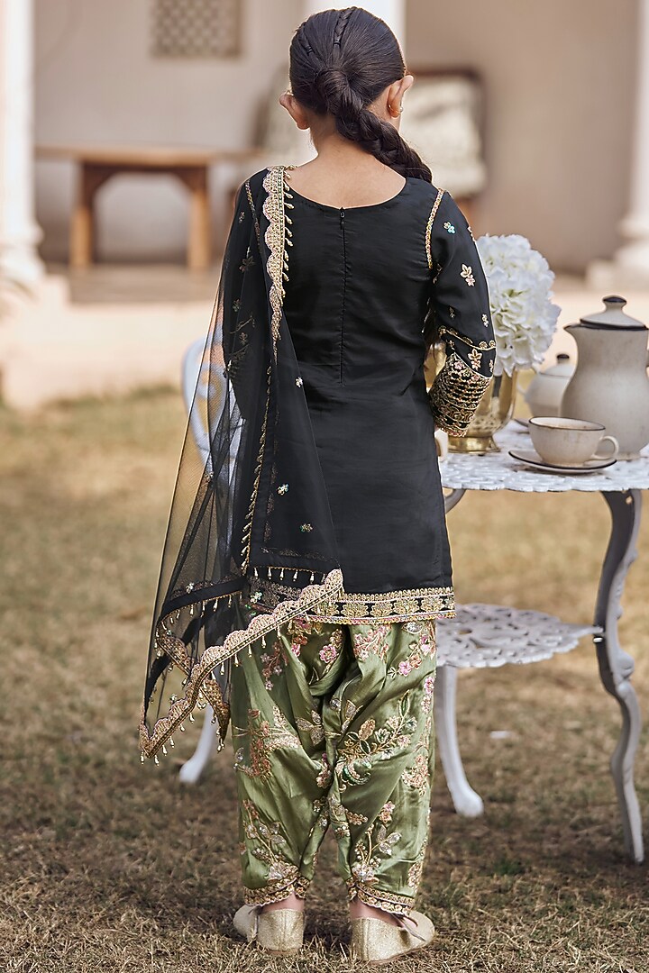 Black Silk Zari & Stone Embroidered Kurta Set For Girls by Lashkaraa Kids at Pernia's Pop Up Shop