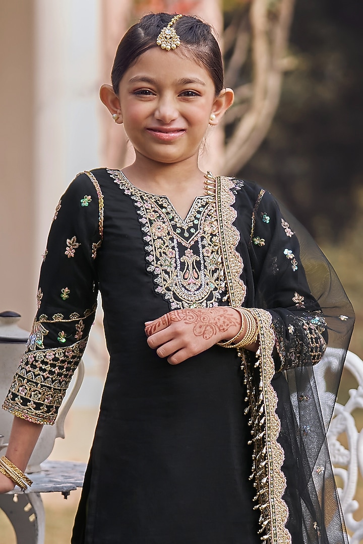 Black Silk Zari & Stone Embroidered Kurta Set For Girls by Lashkaraa Kids at Pernia's Pop Up Shop