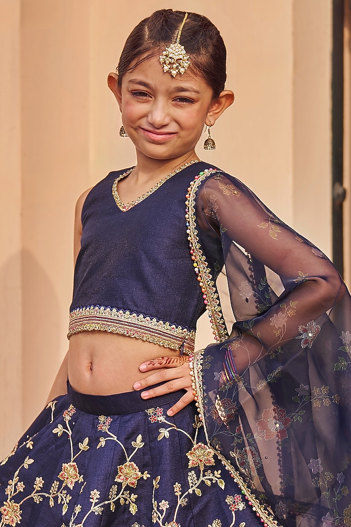 Navy Blue Silk Thread & Zari Embroidered Lehenga Set For Girls by Lashkaraa Kids at Pernia's Pop Up Shop