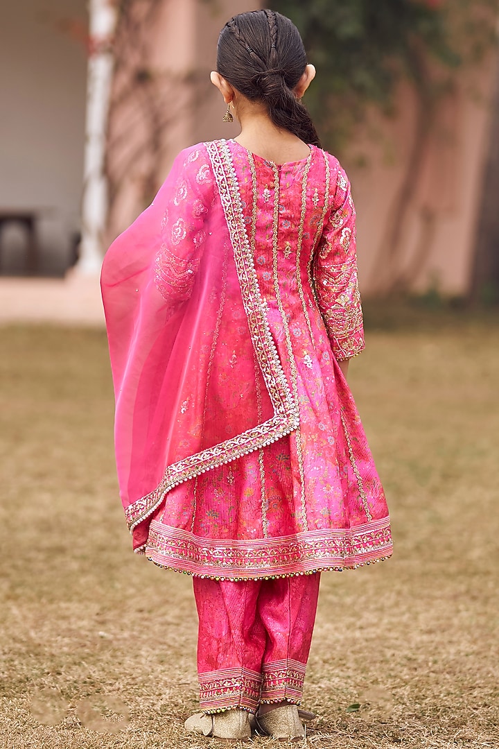 Pink Satin Sequins & Thread Embroidered Kurta Set For Girls by Lashkaraa Kids at Pernia's Pop Up Shop