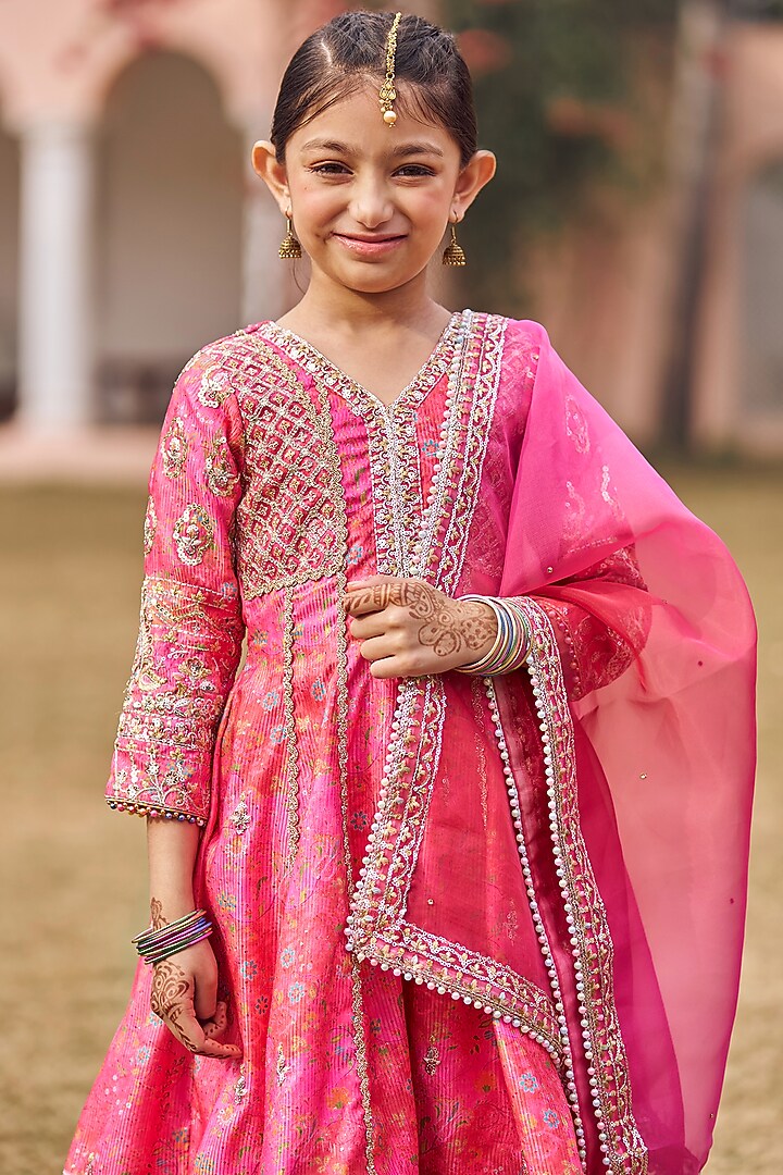 Pink Satin Sequins & Thread Embroidered Kurta Set For Girls by Lashkaraa Kids at Pernia's Pop Up Shop