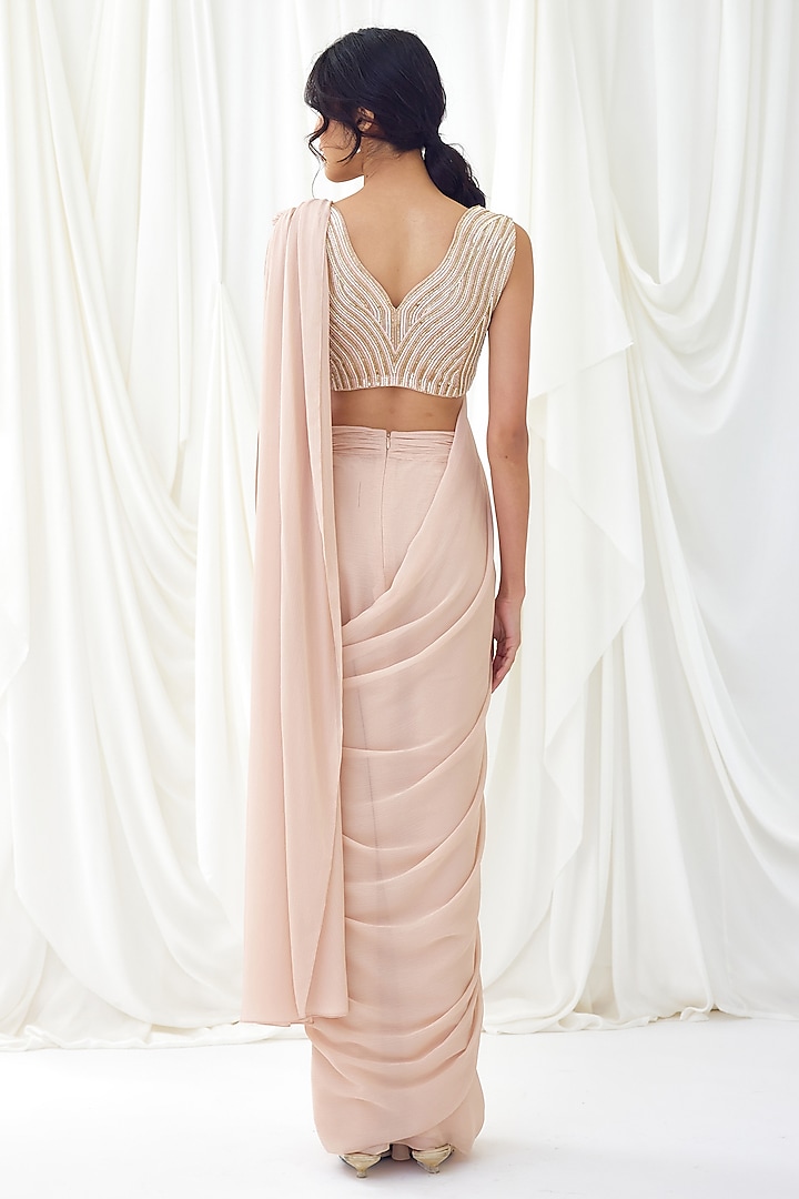 Champagne Shimmer Georgette Knotted Pre-Draped Wedding Saree Set by Lavanya Ahuja at Pernia's Pop Up Shop