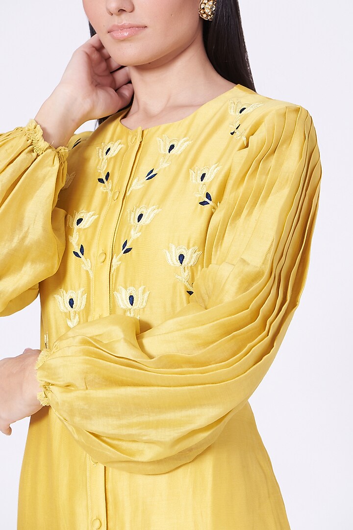 Sand Yellow Aari Embroidered Kurta Set by Lavisha Jain at Pernia's Pop Up Shop