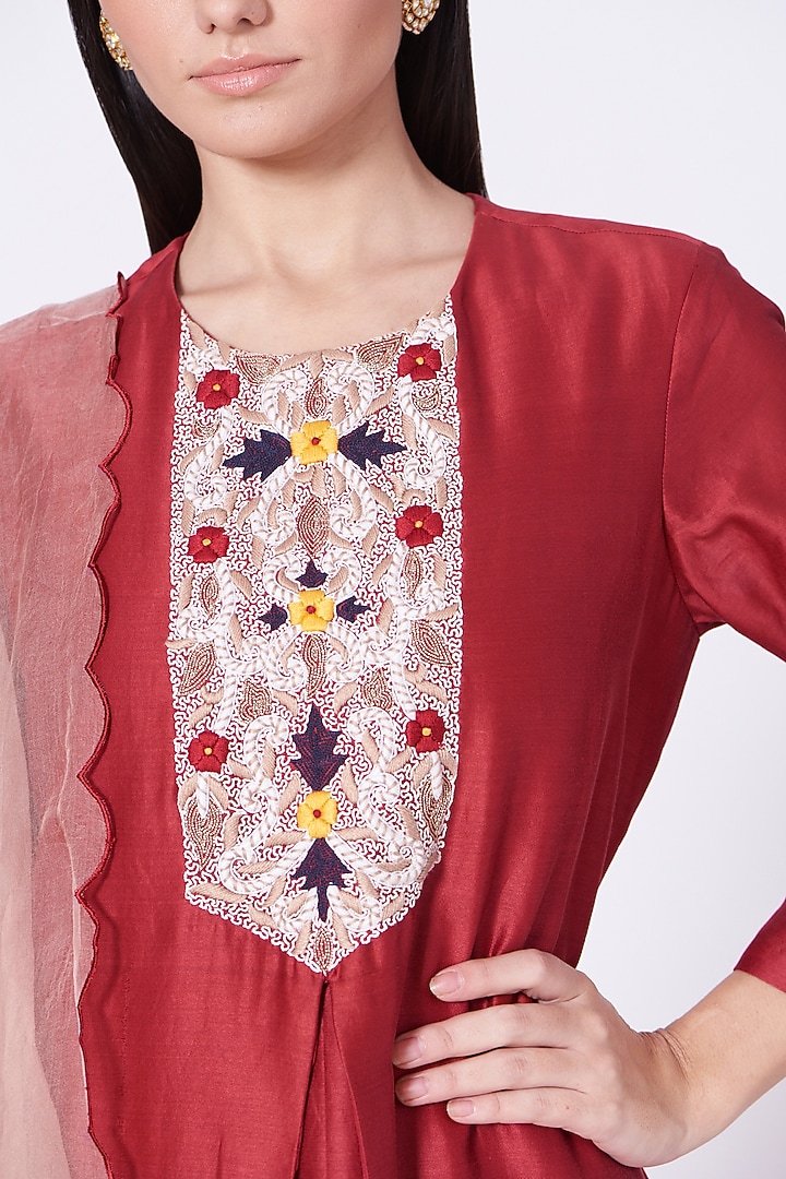 Dark Red Embroidered Kurta Set by Lavisha Jain at Pernia's Pop Up Shop