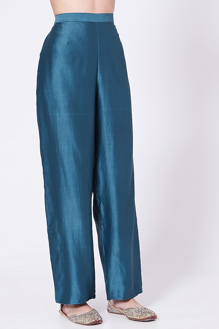 Blue Aari Embroidered Kurta Set by Lavisha Jain at Pernia's Pop Up Shop