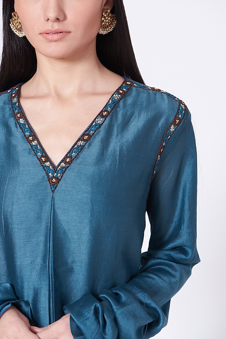 Blue Aari Embroidered Kurta Set by Lavisha Jain at Pernia's Pop Up Shop