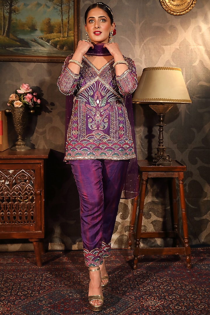 Purple Embroidered Kurta Set by LAXMISHRIALI