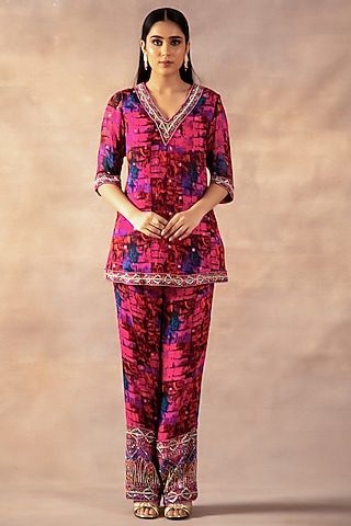 Fuchsia Georgette Digital Printed Pant Set by LAXMISHRIALI