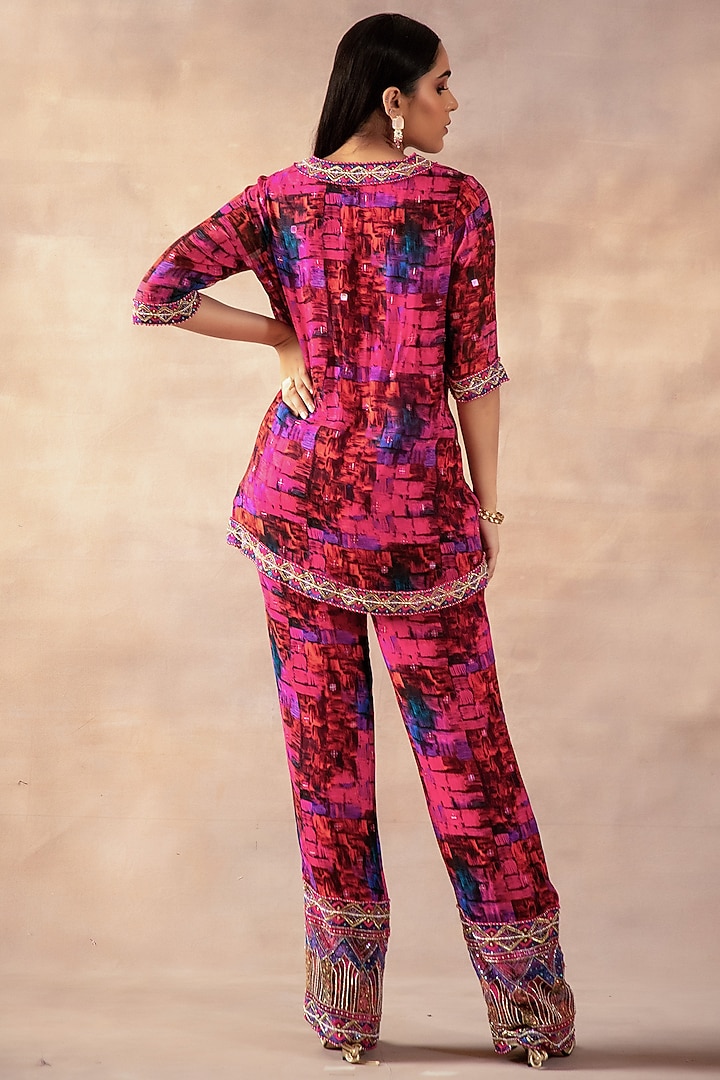 Fuchsia Georgette Digital Printed Pant Set by LAXMISHRIALI at Pernia's Pop Up Shop