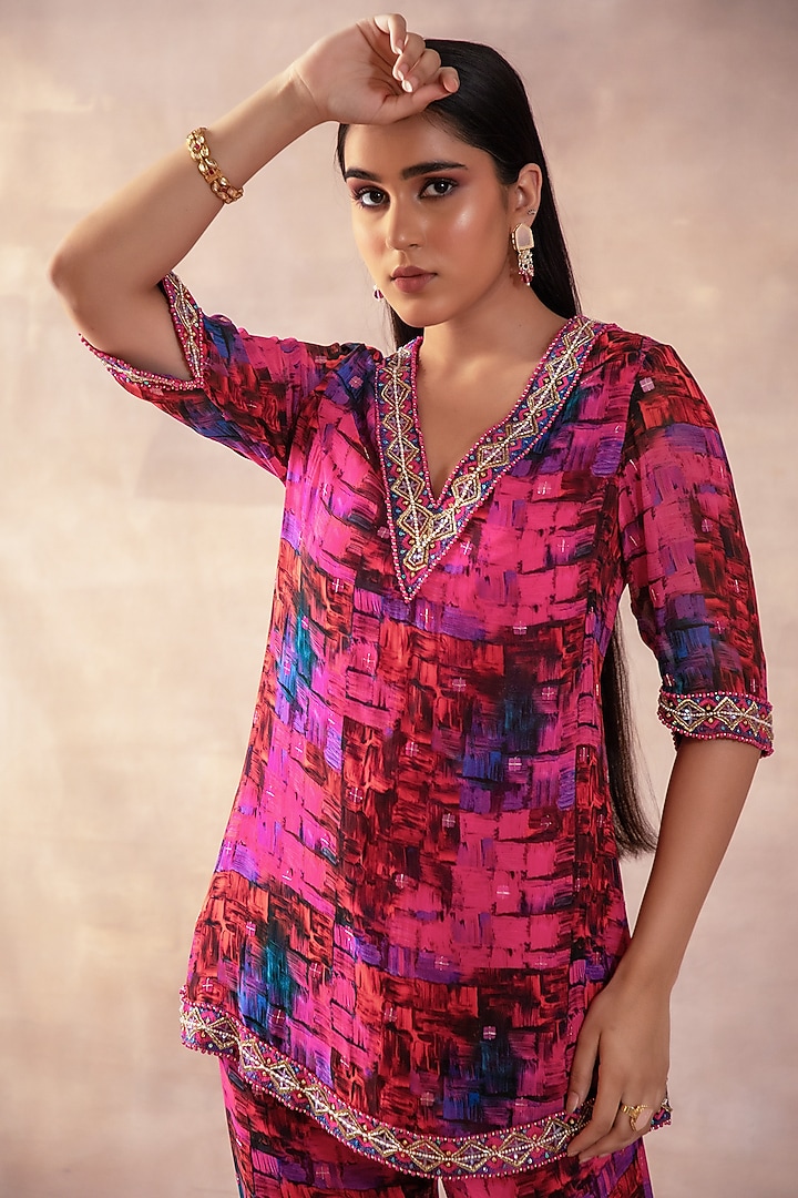 Fuchsia Georgette Digital Printed Pant Set by LAXMISHRIALI at Pernia's Pop Up Shop