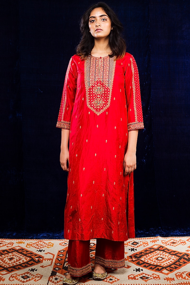 Red Sequins Embroidered Dupatta by Lajjoo c at Pernia's Pop Up Shop