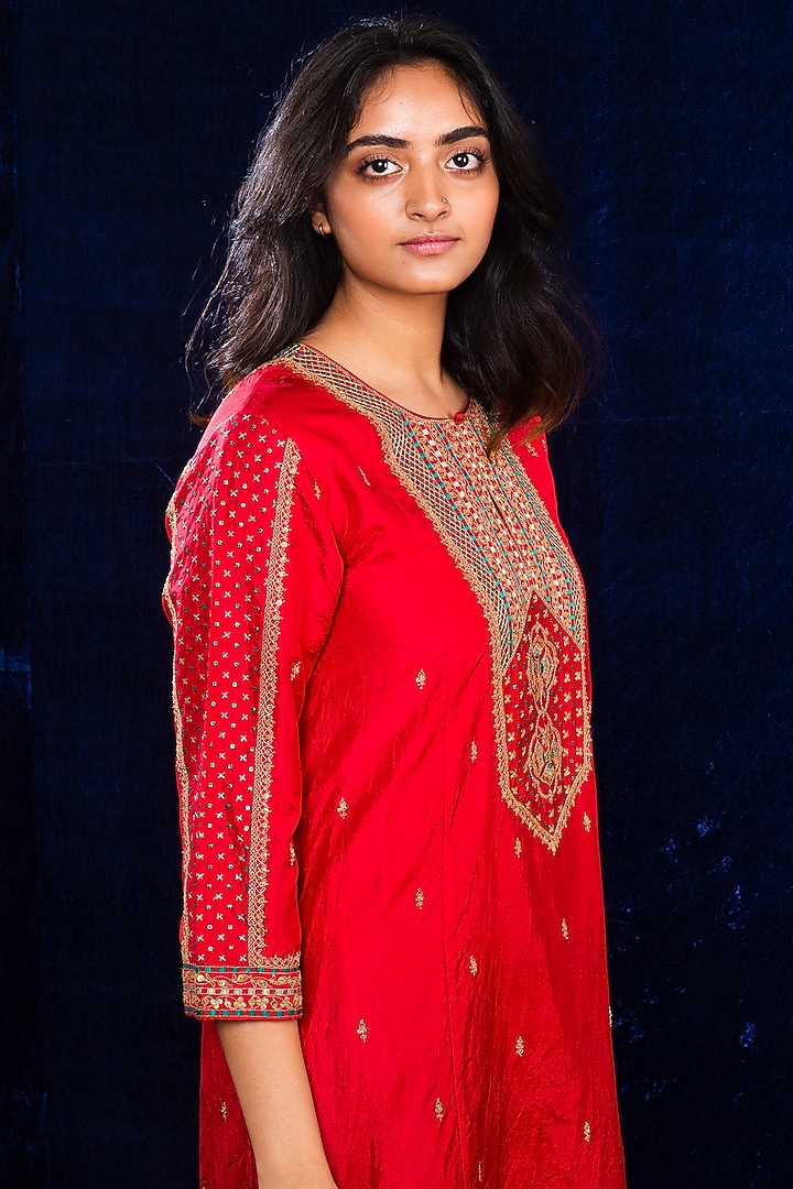Red Sequins Embroidered Dupatta by Lajjoo c at Pernia's Pop Up Shop