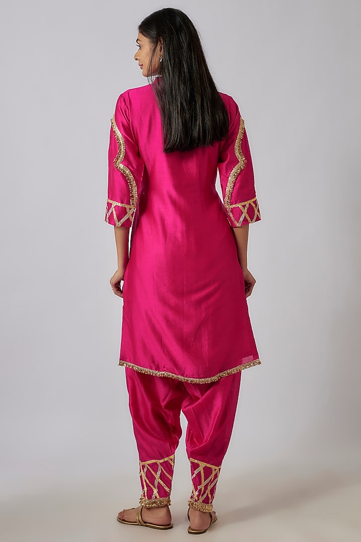 Hot Pink Chanderi Gold Aari Embroidered Kurta Set by Leela By A at Pernia's Pop Up Shop