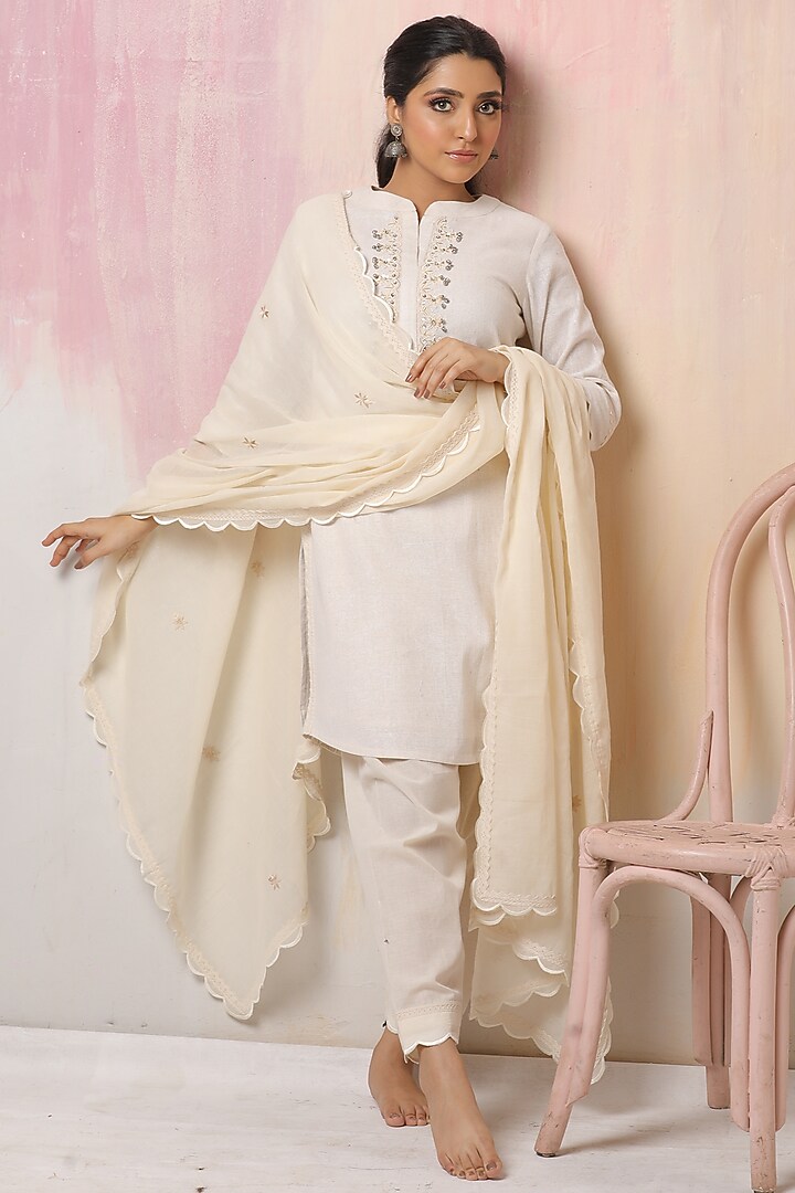 Off-White Embellished Kurta Set by Leela By A at Pernia's Pop Up Shop