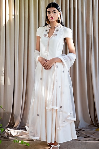 White Hand Embroidered Kurta Set by LABBADA