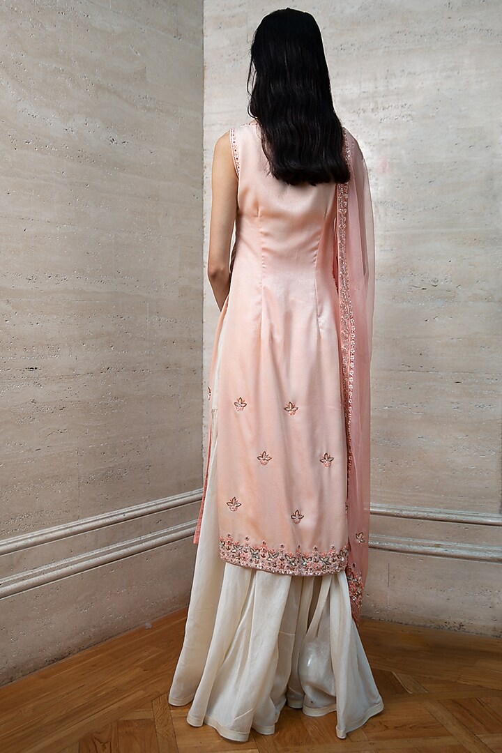 Cloud Pink Hand Embroidered Kurta Set by Labbada at Pernia's Pop Up Shop