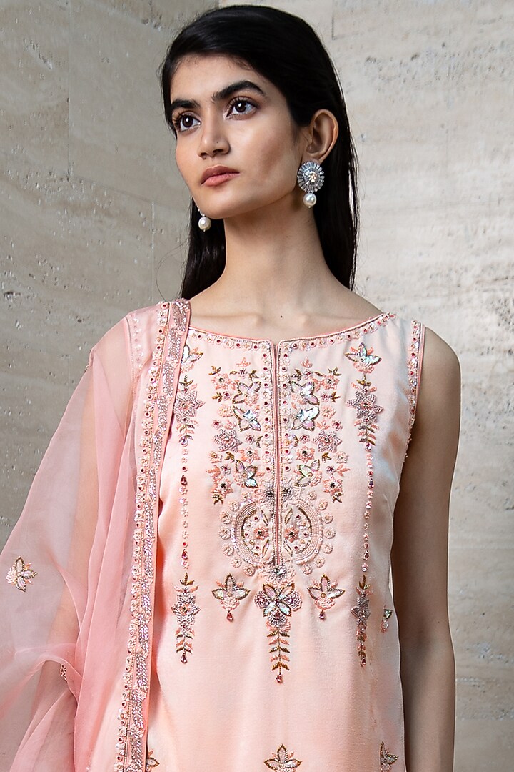 Cloud Pink Hand Embroidered Kurta Set by Labbada at Pernia's Pop Up Shop