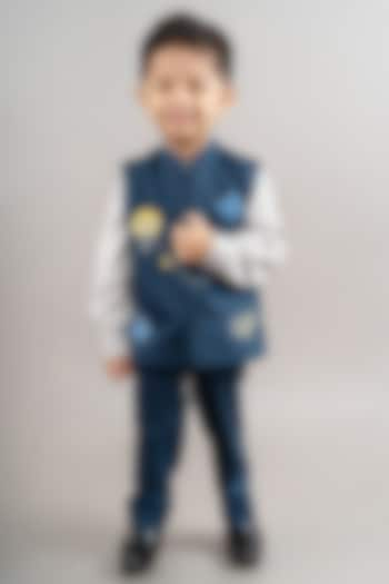 Dark Blue Cotton Blend Embroidered Bundi Jacket Set For Boys by LITTLE BRATS at Pernia's Pop Up Shop