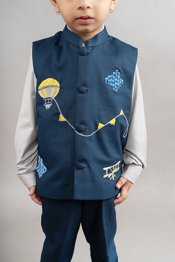 Dark Blue Cotton Blend Embroidered Bundi Jacket Set For Boys by LITTLE BRATS at Pernia's Pop Up Shop