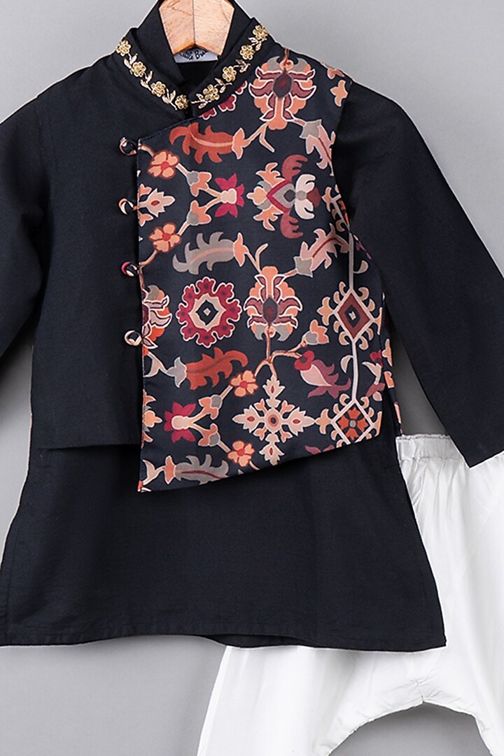 Black Maheshwari Silk Ikat Printed Nehru Jacket Set For Boys by LITTLE BRATS at Pernia's Pop Up Shop