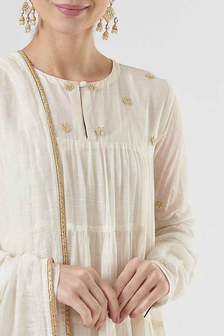 Ivory Tiered Chikankari Wedding Anarkali Set by Label Darpan at Pernia's Pop Up Shop