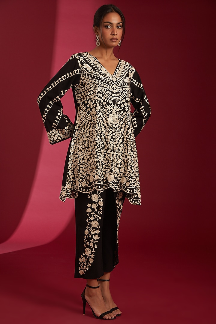 Black & Ivory Georgette Embroidered Kurta Set by Label Radini at Pernia's Pop Up Shop