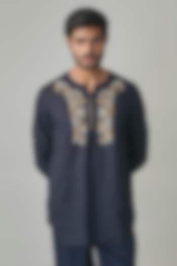 Navy Linen Kurta by Linen Bloom Men at Pernia's Pop Up Shop