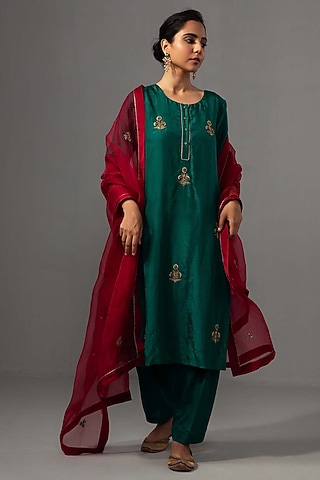 Emerald Green Chanderi Hand Embroidered Kurta Set by Label Shreya Sharma