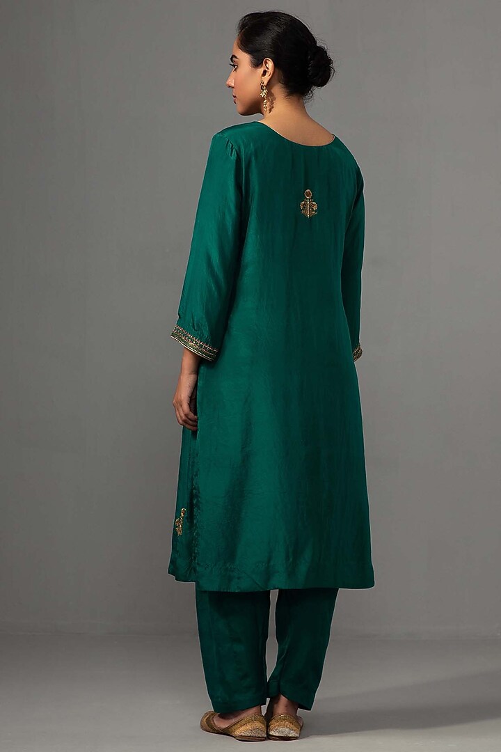Emerald Green Chanderi Hand Embroidered Kurta Set by Label Shreya Sharma at Pernia's Pop Up Shop