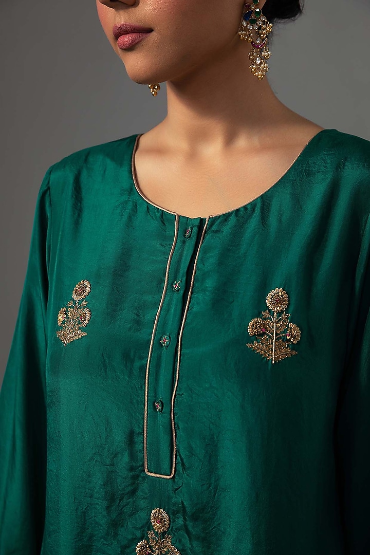 Emerald Green Chanderi Hand Embroidered Kurta Set by Label Shreya Sharma at Pernia's Pop Up Shop