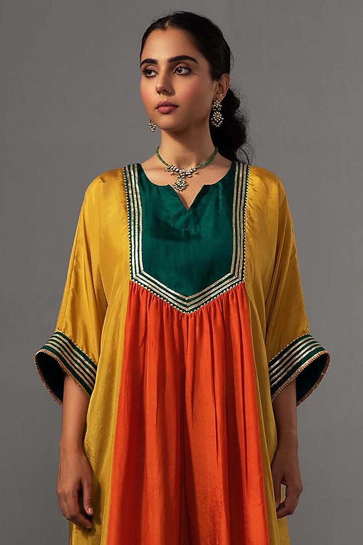 Yellow Pure Silk Color-Blocked Kurta Set by Label Shreya Sharma at Pernia's Pop Up Shop