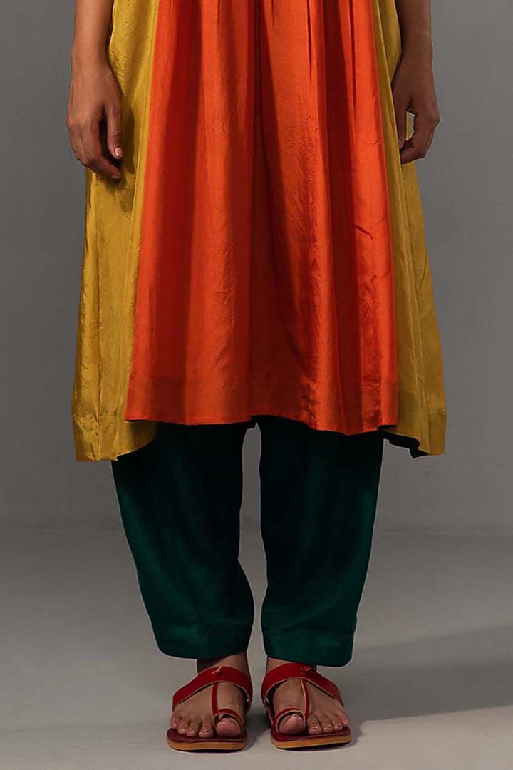 Yellow Pure Silk Color-Blocked Kurta Set by Label Shreya Sharma at Pernia's Pop Up Shop