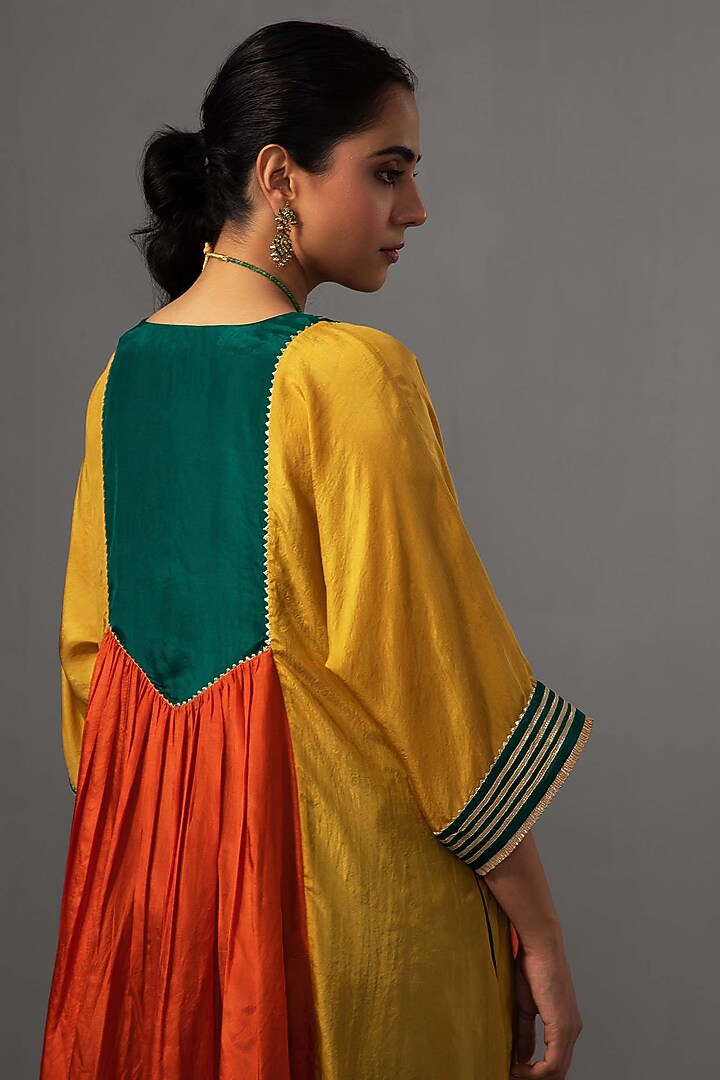 Yellow Pure Silk Color-Blocked Kurta Set by Label Shreya Sharma at Pernia's Pop Up Shop