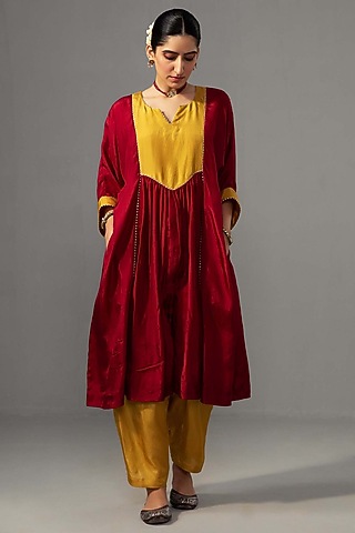 Red Pure Silk Color-Blocked Kurta Set by Label Shreya Sharma