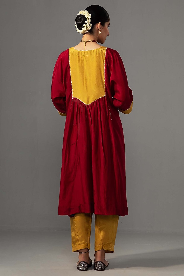 Red Pure Silk Color-Blocked Kurta Set by Label Shreya Sharma at Pernia's Pop Up Shop